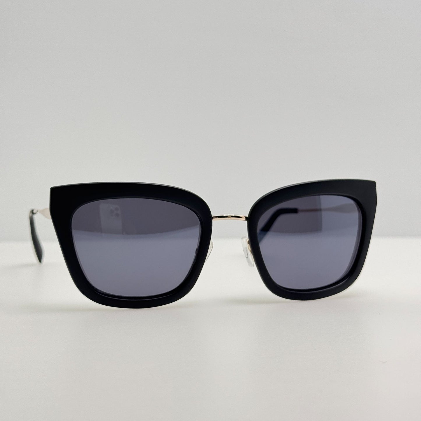 Kendall + Kylie Sunglasses KK5060 001 Black 52-21-140